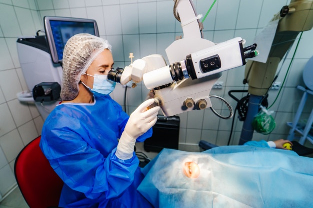 surgeon-with-operating-system-laser-vision-correction-operating-room_116317-1265